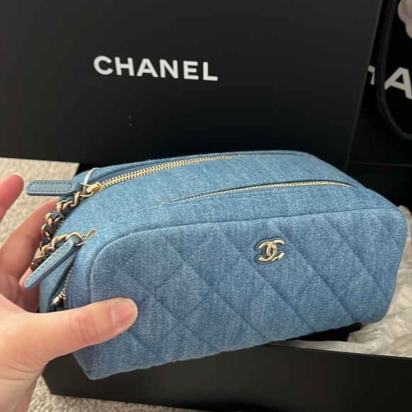 Chanel denim make up bag - Picture 2 of 6